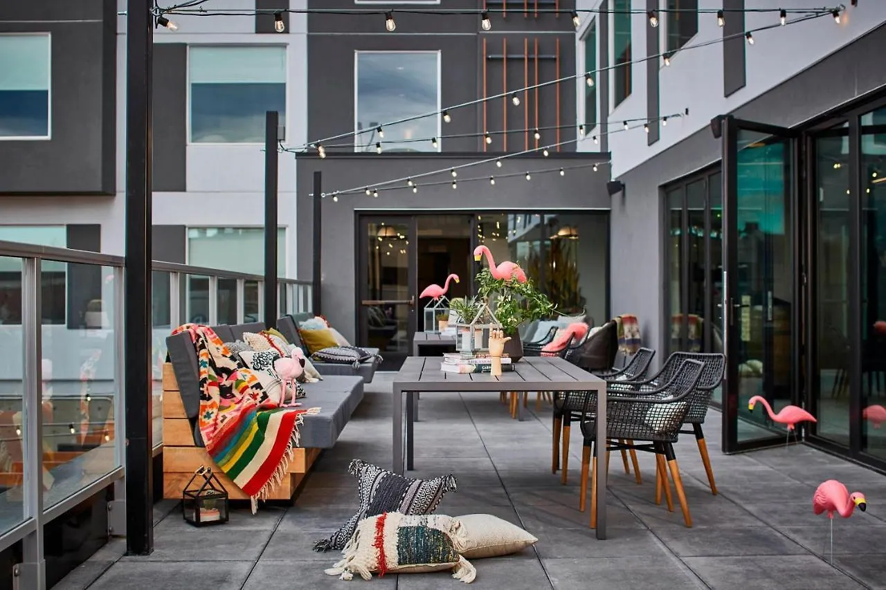 Отель Moxy Denver Cherry Creek
